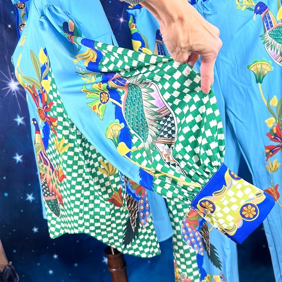 Summer luncheon set or PJ set. Bold pattern peasant sleeve blouse w/pant - Picture 5 of 10